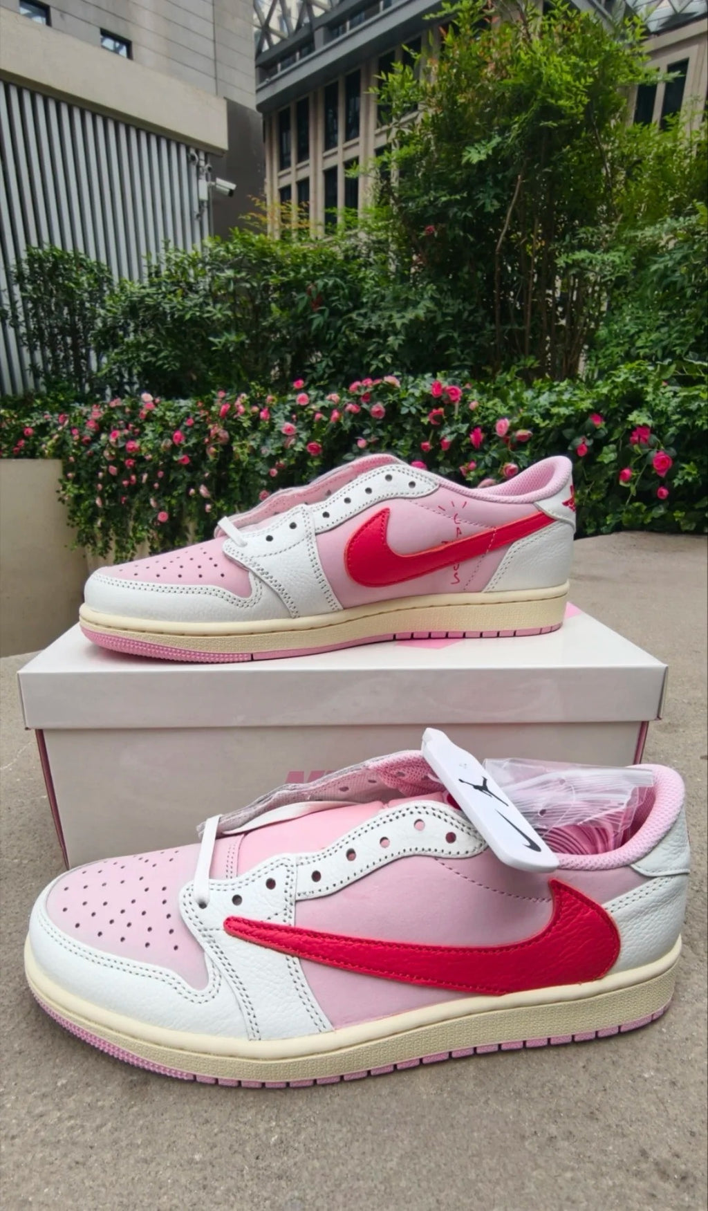 Pink Cream Low Top Sneakers Men Retro Casual Skate Shoes