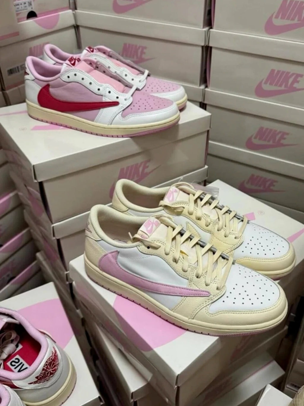 Cream Pink Low Top Sneakers Men Retro Casual Skate Shoes