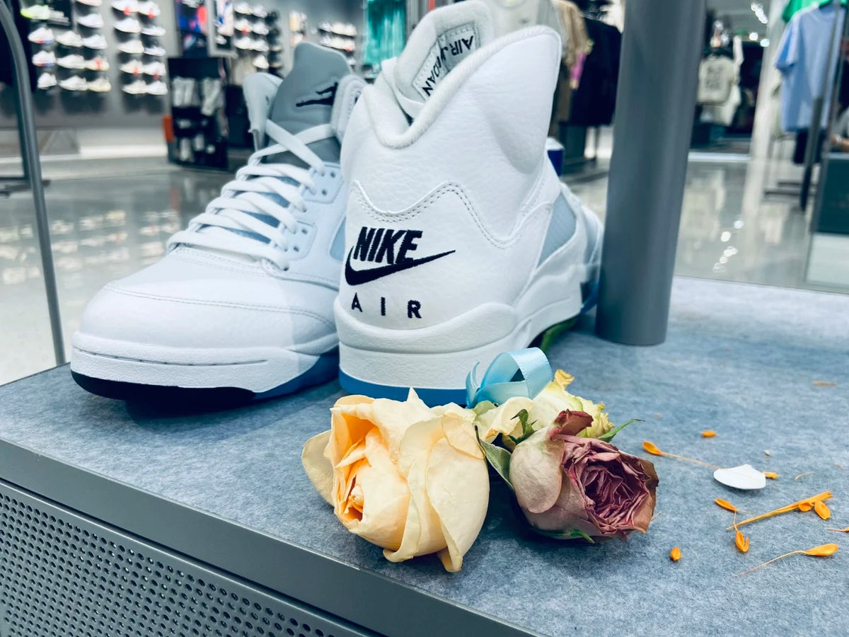 White High Top Sneakers Men Retro Basketball Shoes