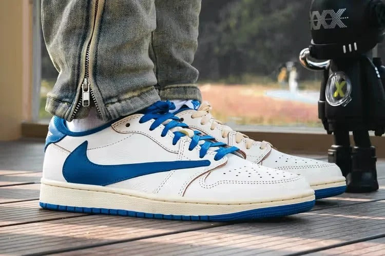 Cream Blue Low Top Sneakers Men Retro Casual Skate Shoes