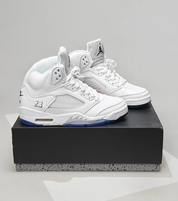 White High Top Sneakers Men Retro Basketball Shoes