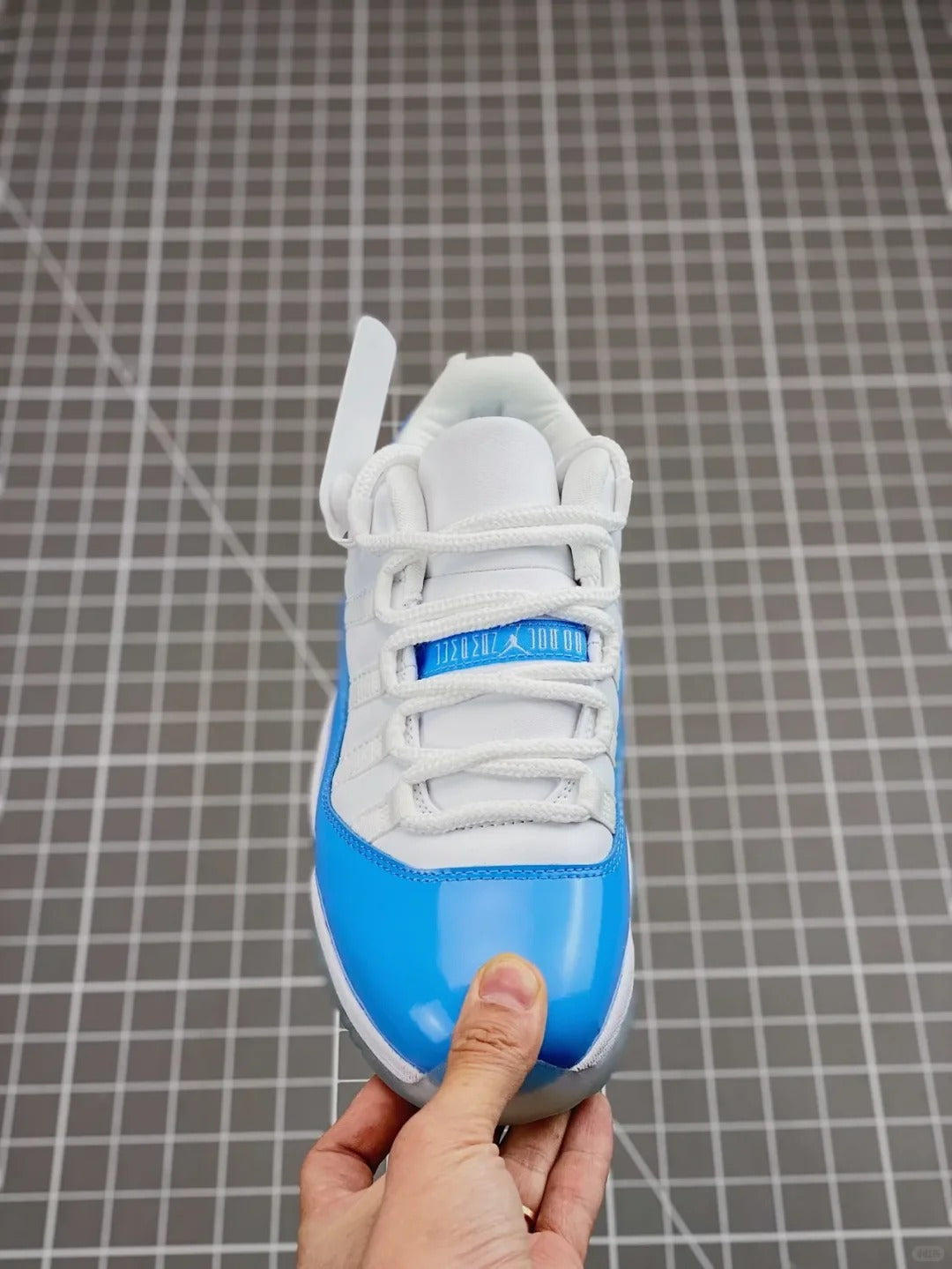 Blue White Low Top Sneakers Men Retro Casual Skate Shoes