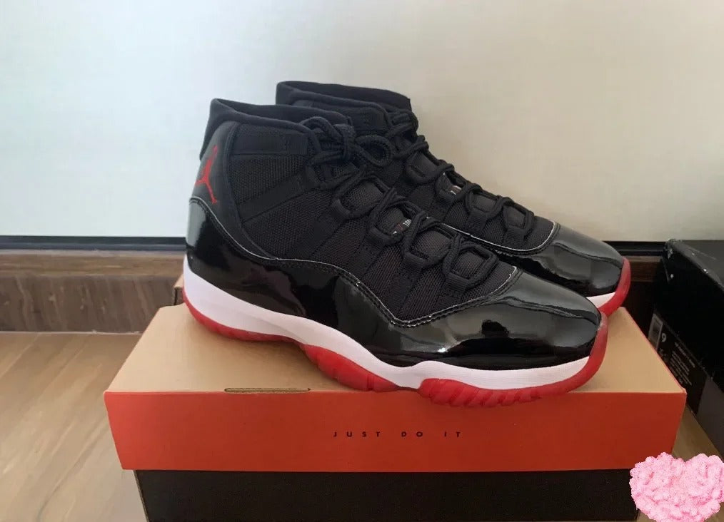 Black Red High Top Sneakers Men Retro Basketball Shoes