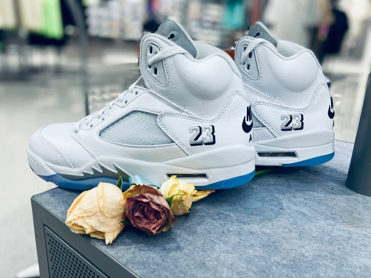 White High Top Sneakers Men Retro Basketball Shoes