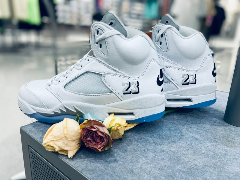 White Mid Top Sneakers Men Retro Basketball Shoes
