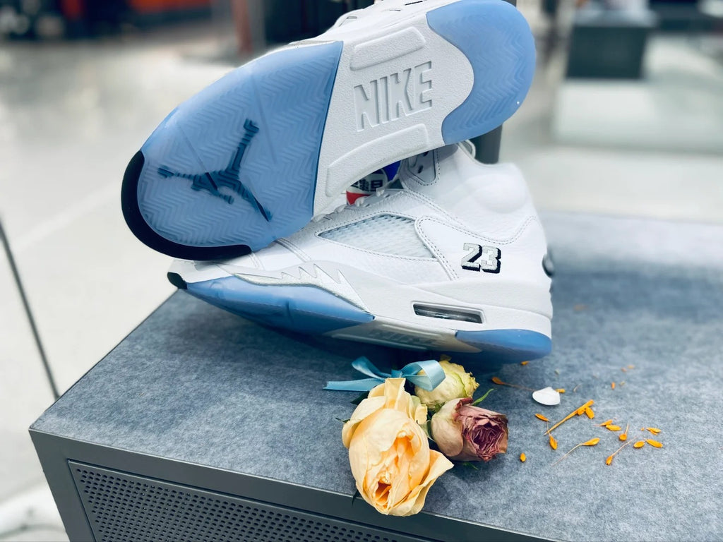 White Mid Top Sneakers Men Retro Basketball Shoes