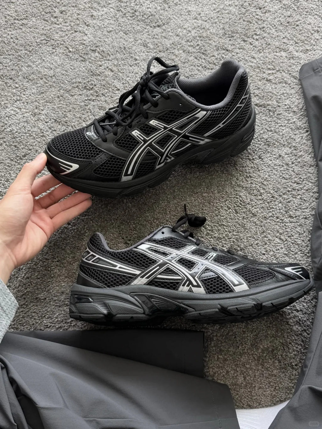 Black Silver Low Top Sneakers Men Retro Casual Running Shoes