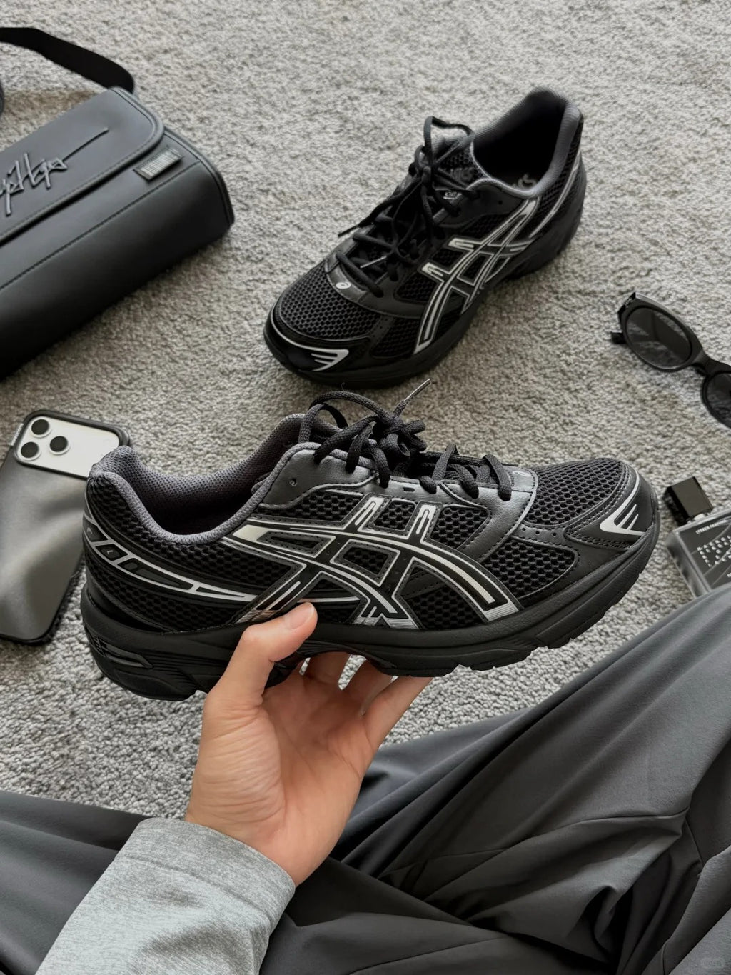 Black Silver Low Top Sneakers Men Retro Casual Running Shoes