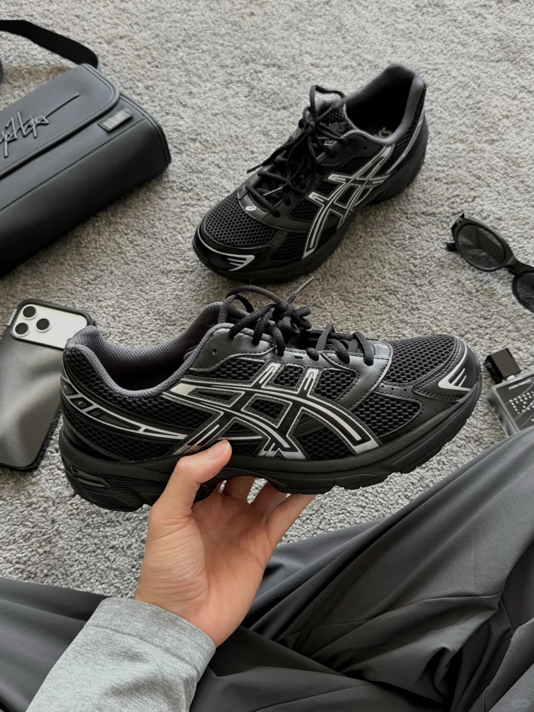 Black Silver Low Top Sneakers Men Retro Casual Running Shoes