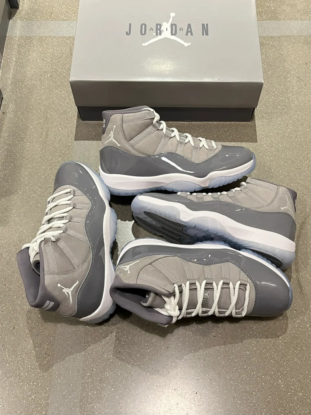 Grey Mid Top Sneakers Men Retro Basketball Shoes