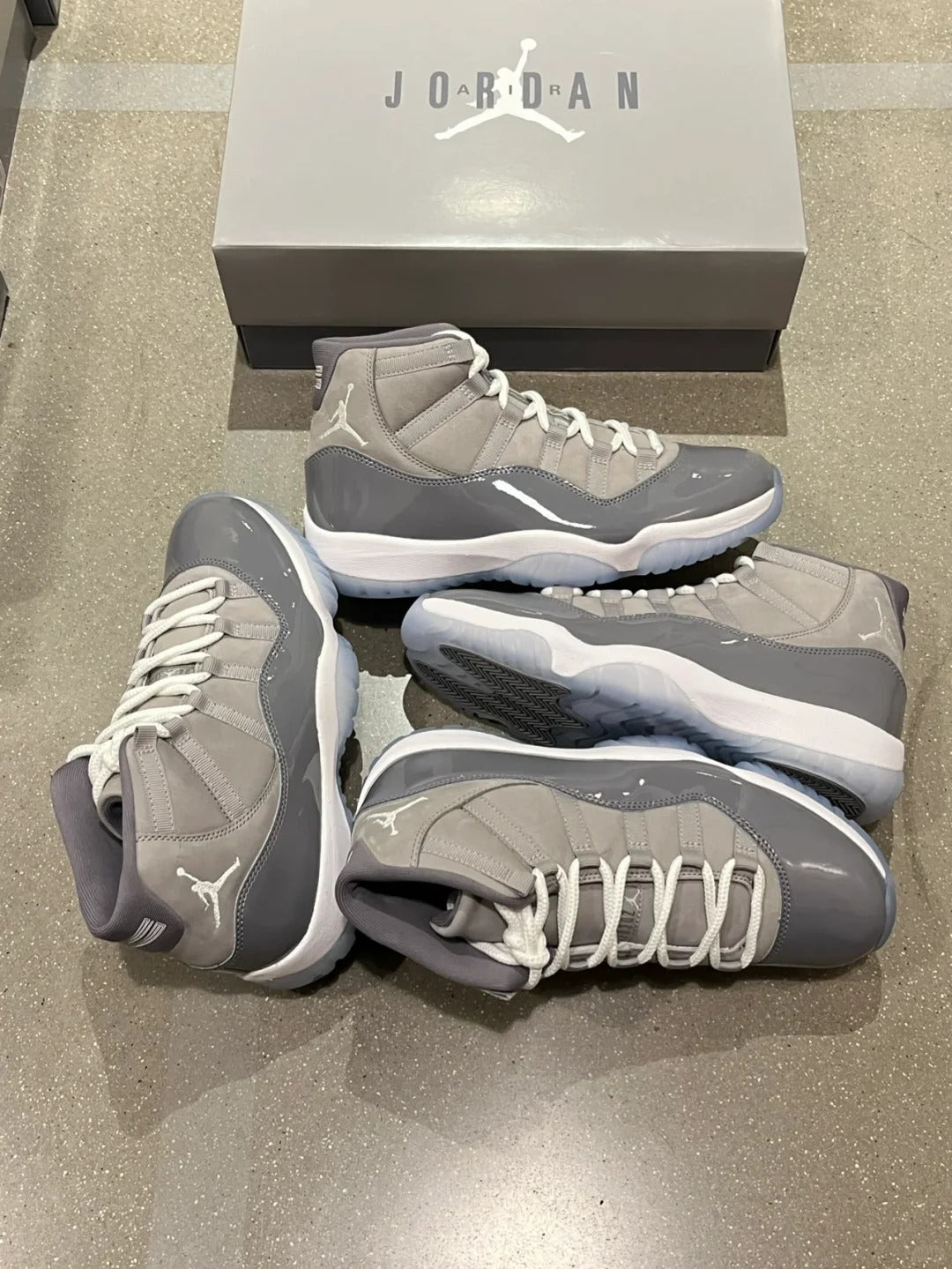 Grey Mid Top Sneakers Men Retro Basketball Shoes