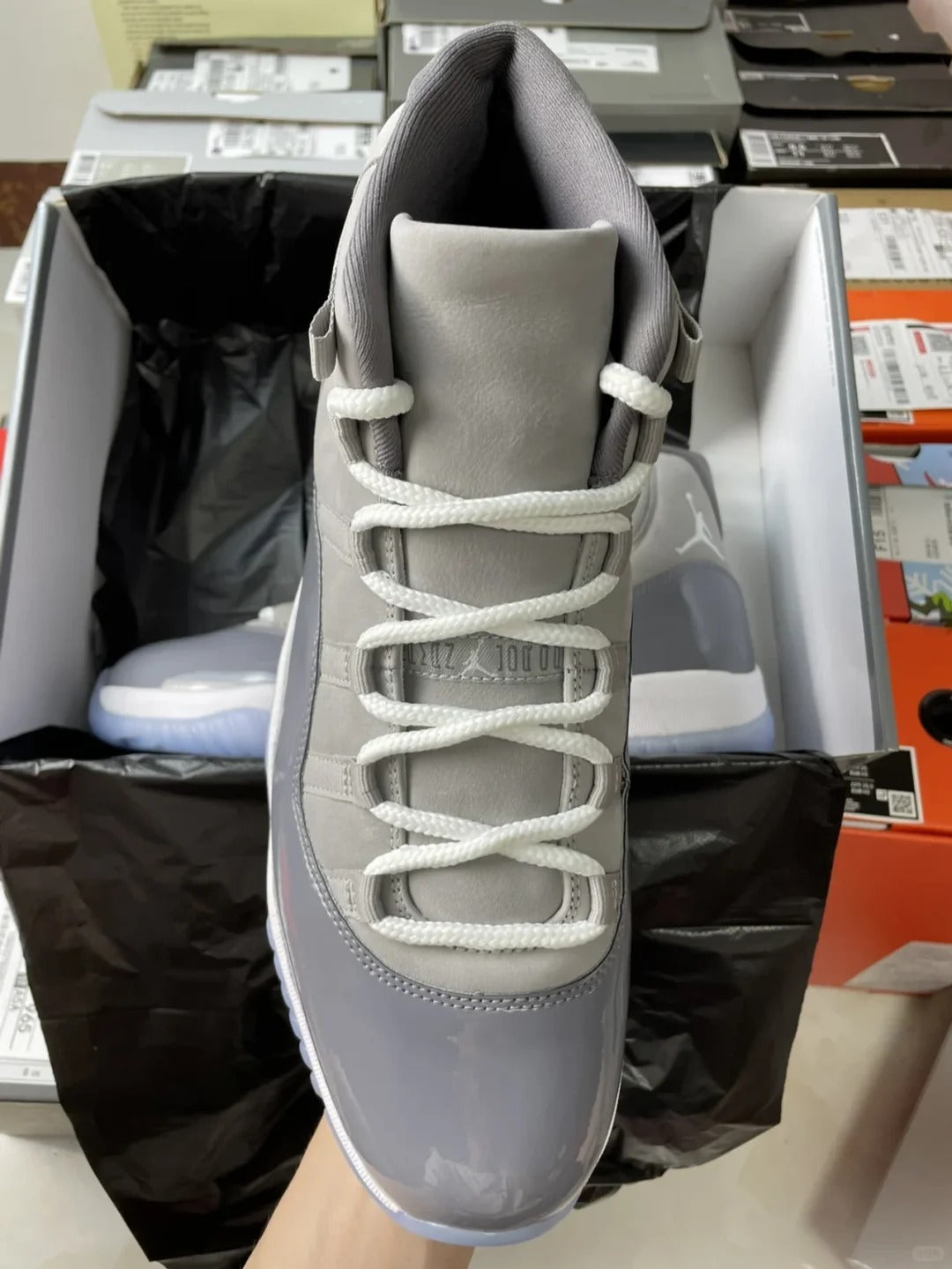 Grey Mid Top Sneakers Men Retro Basketball Shoes