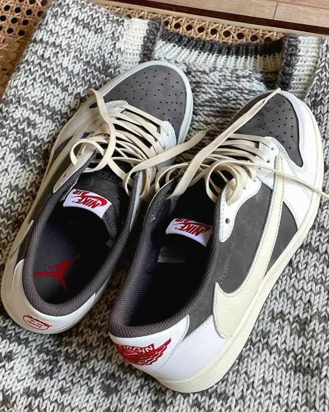 Cream Brown Low Top Sneakers Men Retro Casual Skate Shoes