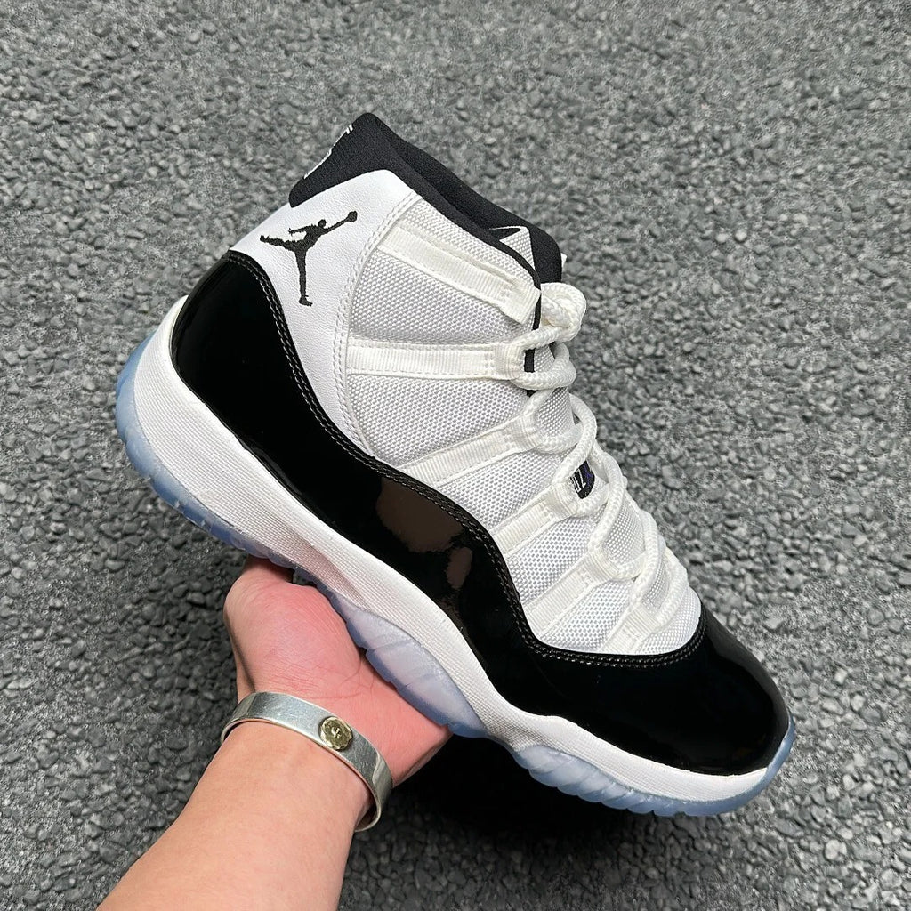 Black White High Top Sneakers Men Retro Basketball Shoes