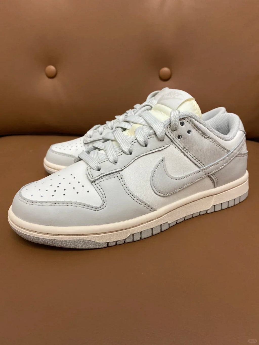Cream Low Top Sneakers Men Retro Casual Skate Shoes