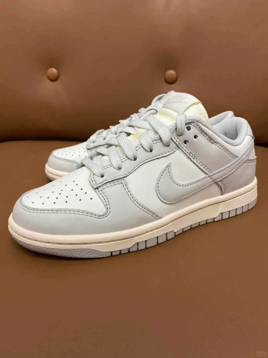 Cream Low Top Sneakers Men Retro Casual Skate Shoes