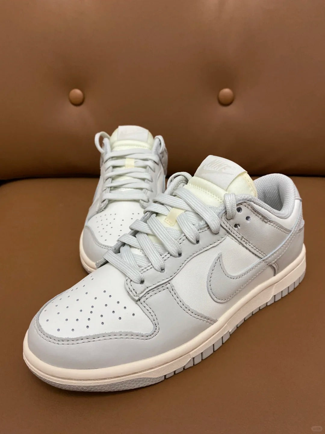 Cream Low Top Sneakers Men Retro Casual Skate Shoes