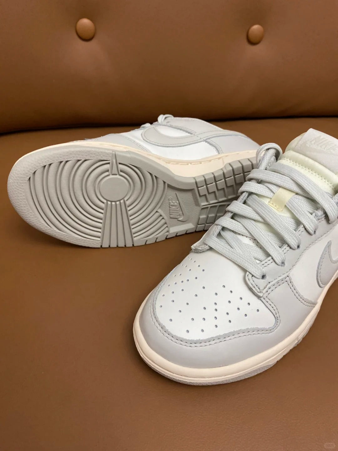 Cream Low Top Sneakers Men Retro Casual Skate Shoes