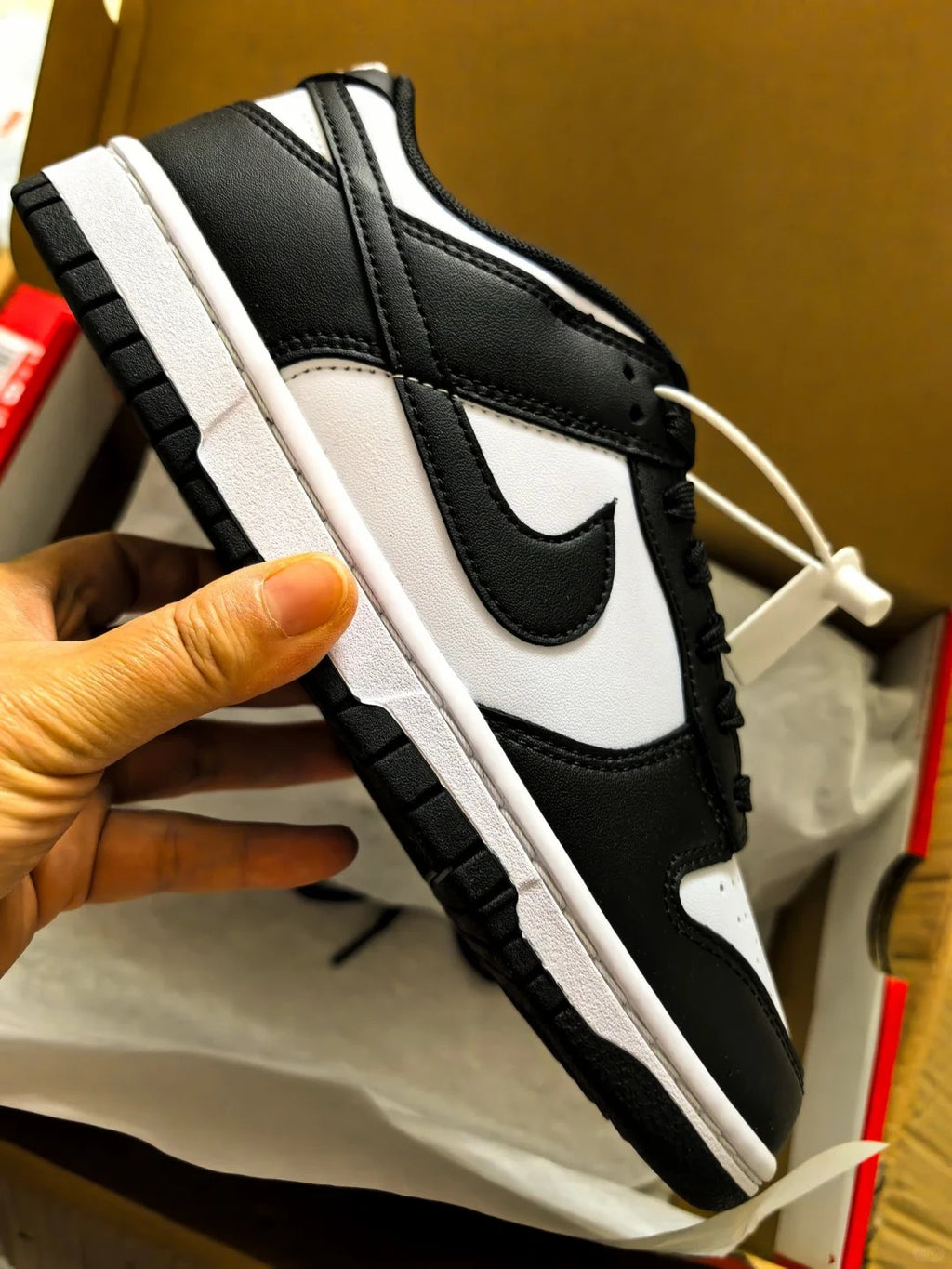 Black White Low Top Sneakers Men Retro Casual Skate Shoes