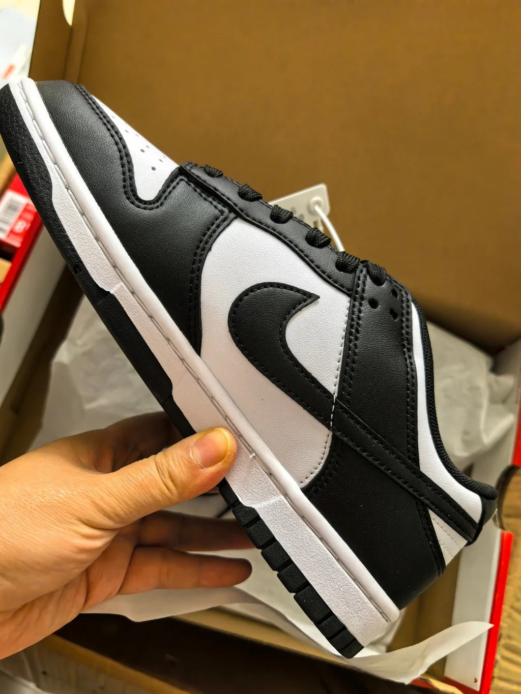 Black White Low Top Sneakers Men Retro Casual Skate Shoes