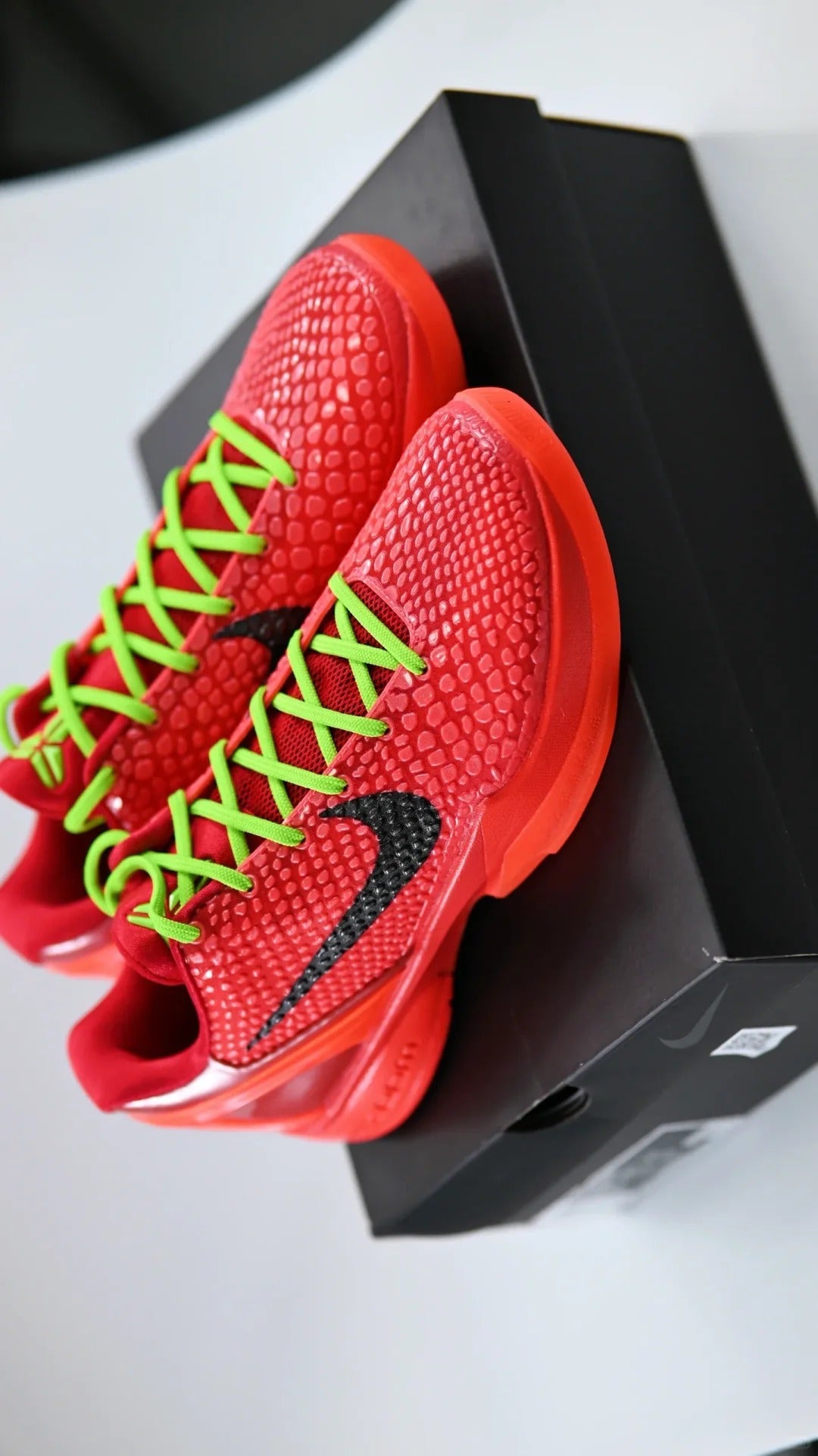 Red Knit Basketball Shoes Men Mid Top Sneakers