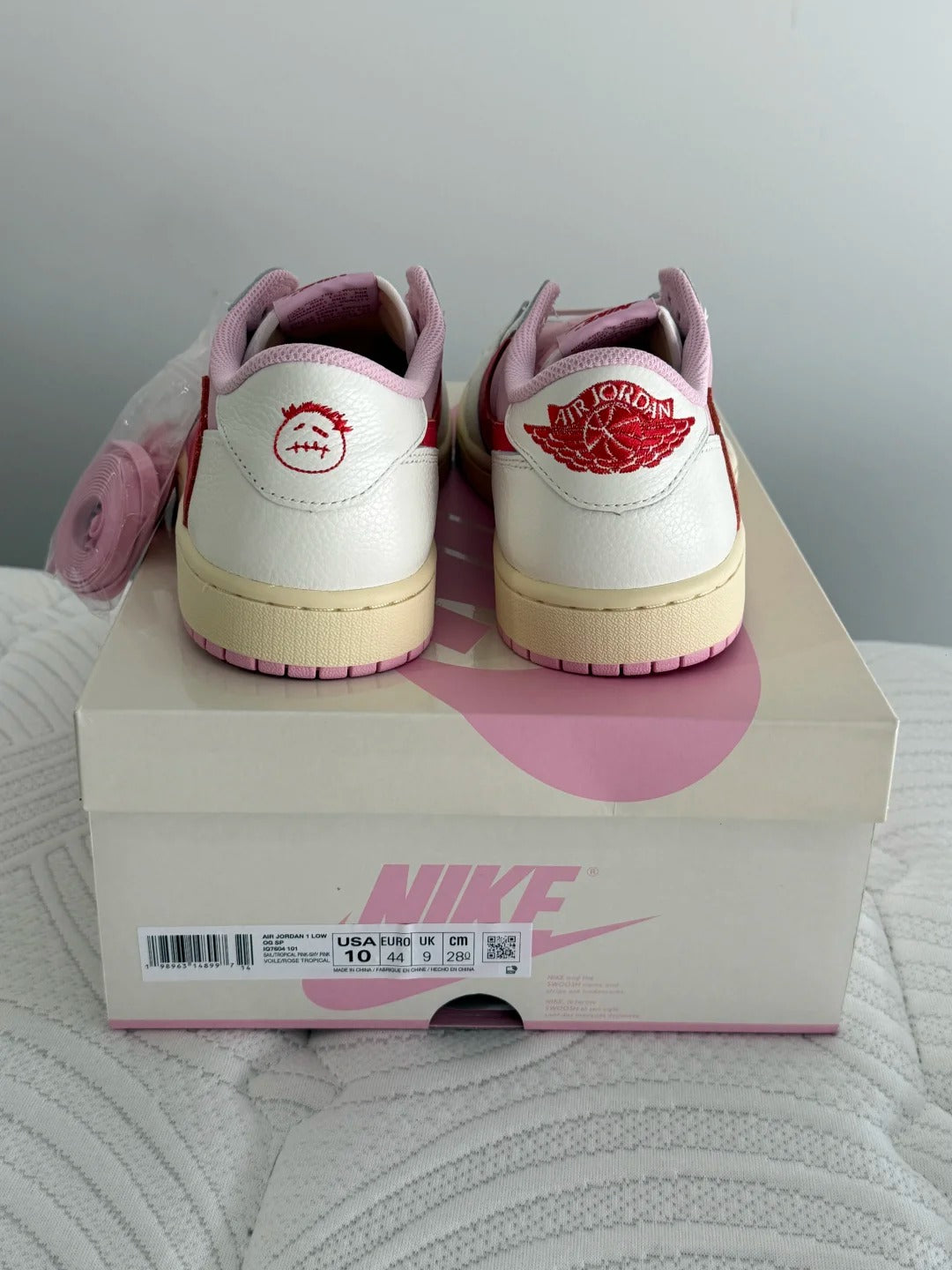 Pink Cream Low Top Sneakers Men Retro Casual Skate Shoes