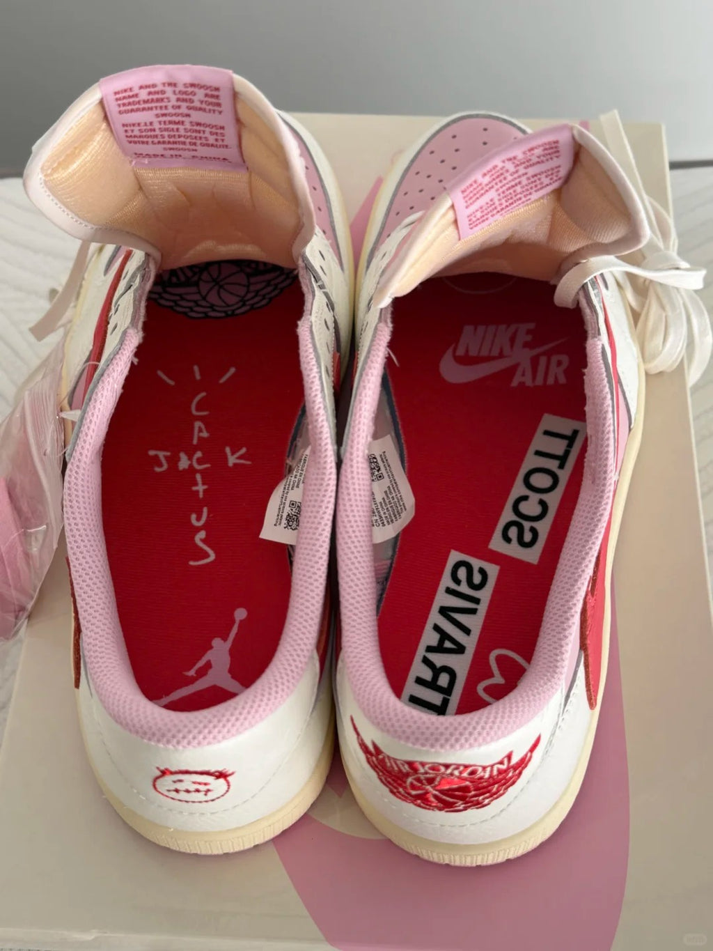 Pink Cream Low Top Sneakers Men Retro Casual Skate Shoes