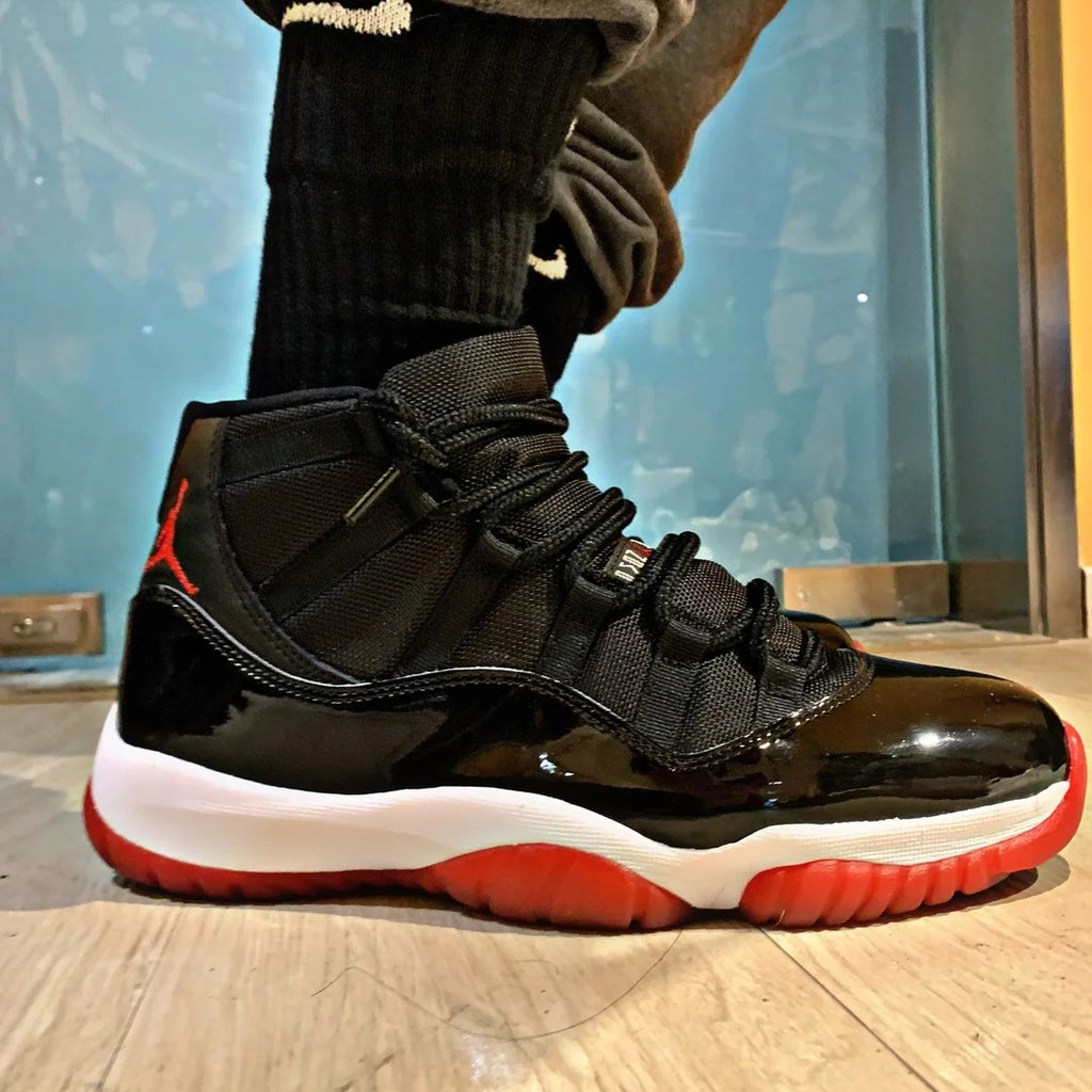 Black Red High Top Sneakers Men Retro Basketball Shoes