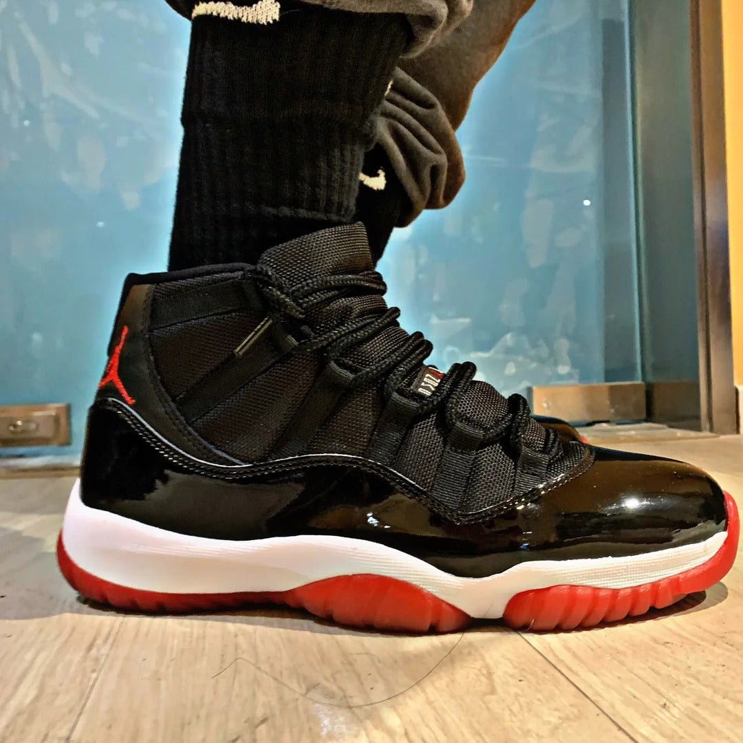 Black Red High Top Sneakers Men Retro Basketball Shoes