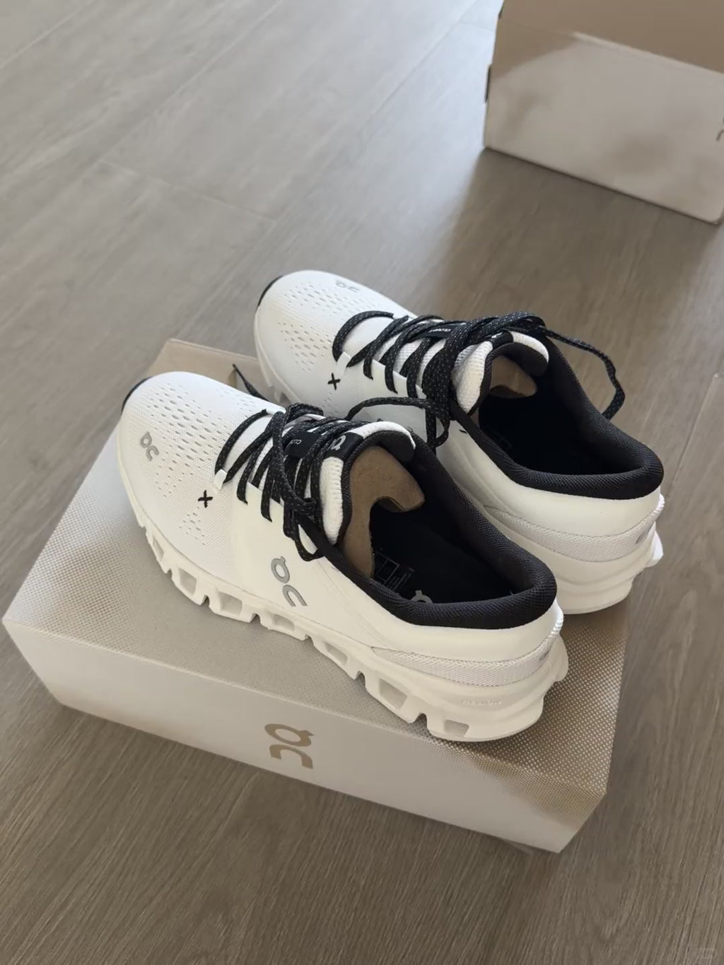 White Low Top Sneakers Men Retro Casual Running Shoes